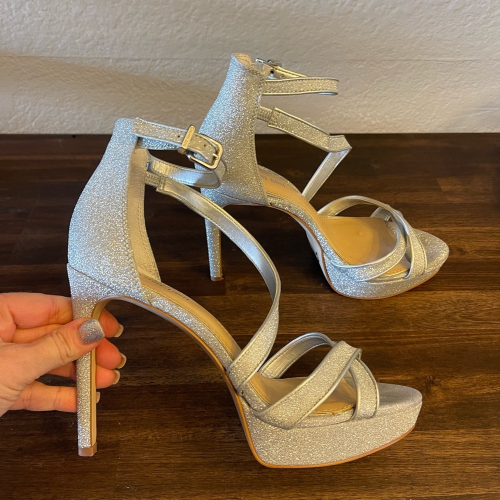 Gianni Bini heels Size 8 stunning silver stiletto shoes sandals PERFECT